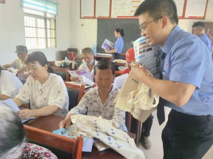 ​上门庭审＋普法宣传，法治清风遍拂乡野